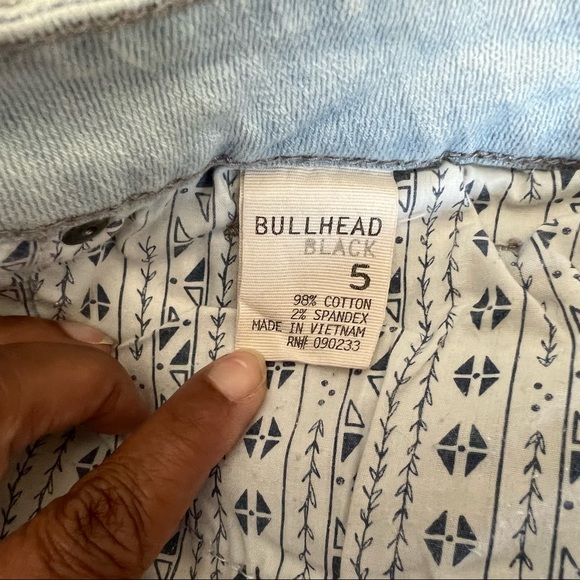 Bullhead Black Size 5 Washed Light Blue Cutoff Jean Shorts Fringe - Picture 10 of 10